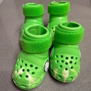 NWOT green XS dog Crocs